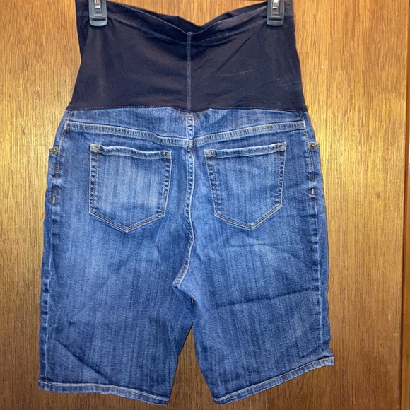 Liz Lange maternity Bermuda - Picture 2 of 3